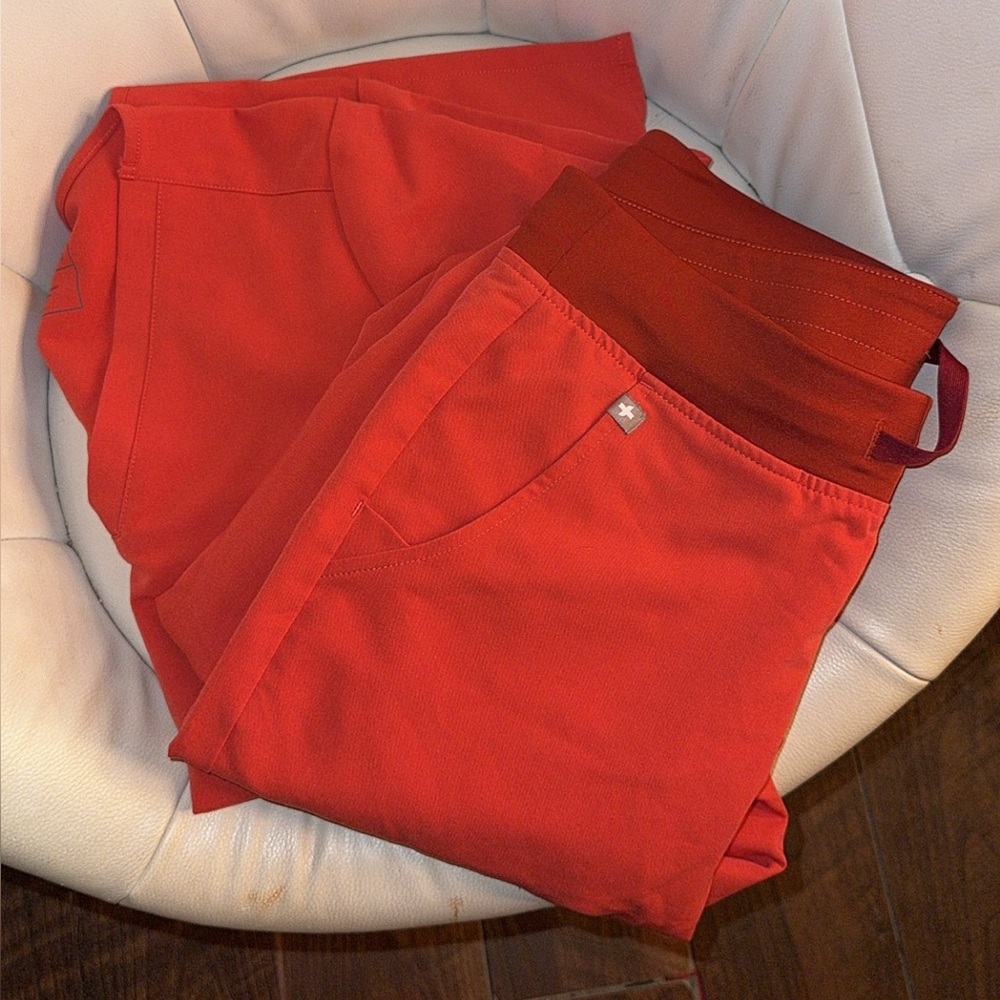 FIGS Scrub Set in Coral